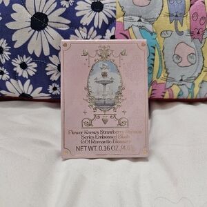 Flower Knows Strawberry Rococo Embossed Blush (G01 Romantic Blossom)